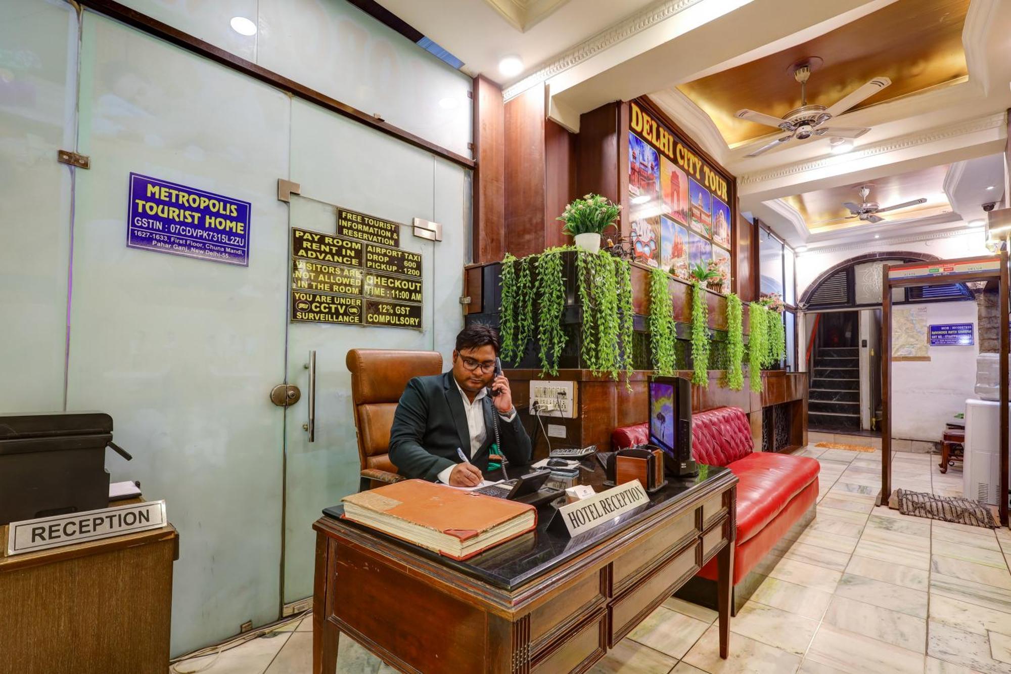 Metropolis Tourist At Near Ramakrishna Ashram Marg Metro Station 3* New Delhi