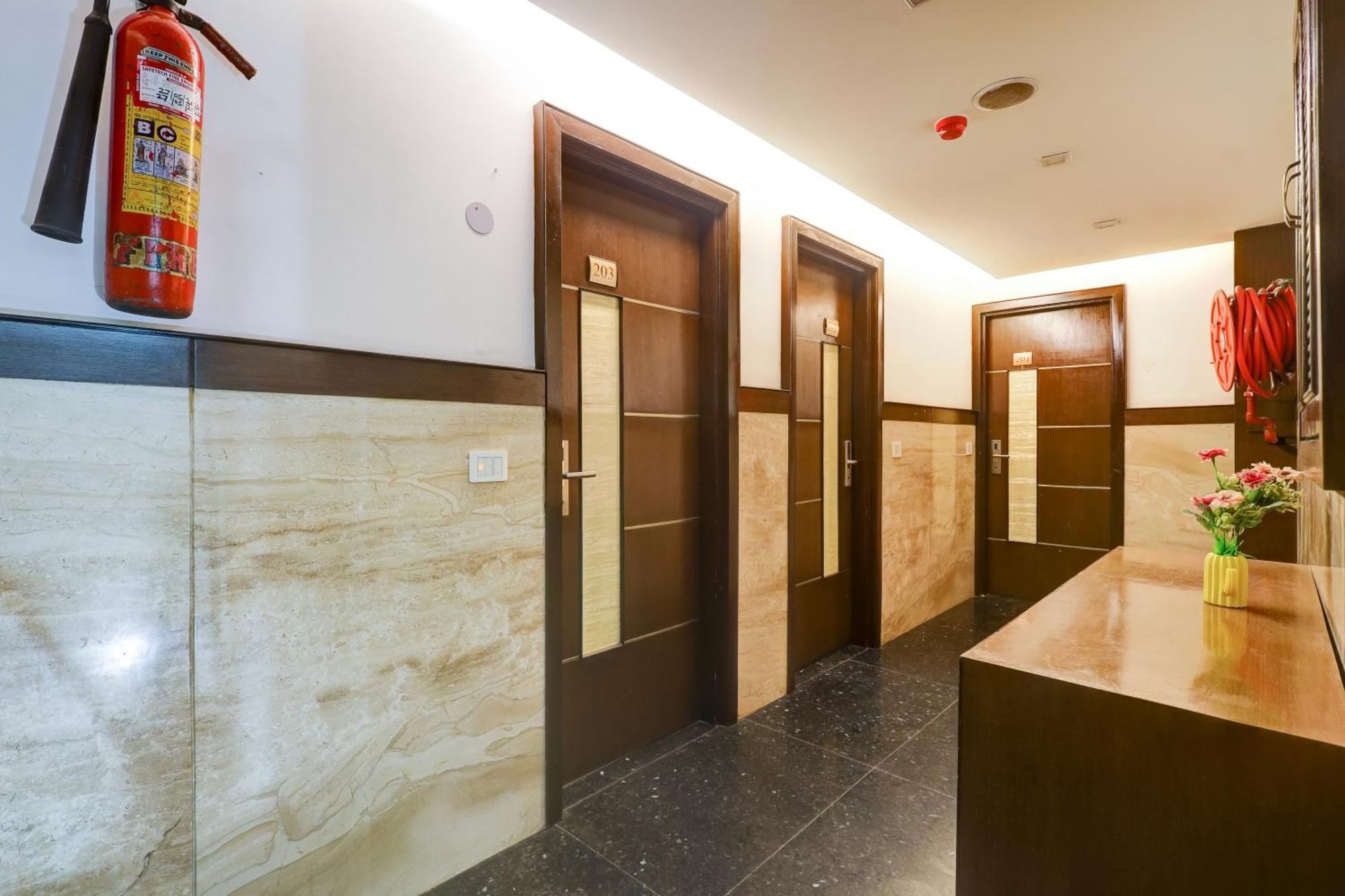 Metropolis Tourist At Near Ramakrishna Ashram Marg Metro Station 3* New Delhi