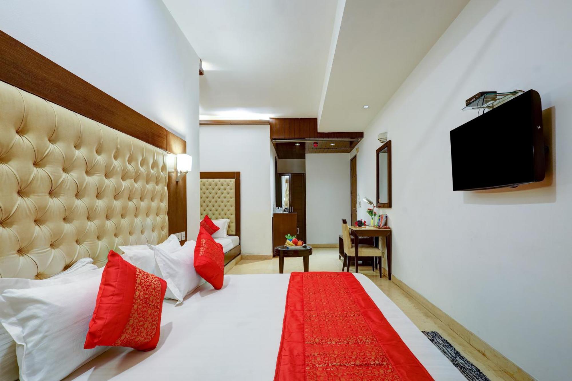 Metropolis Tourist At Near Ramakrishna Ashram Marg Metro Station 3* New Delhi