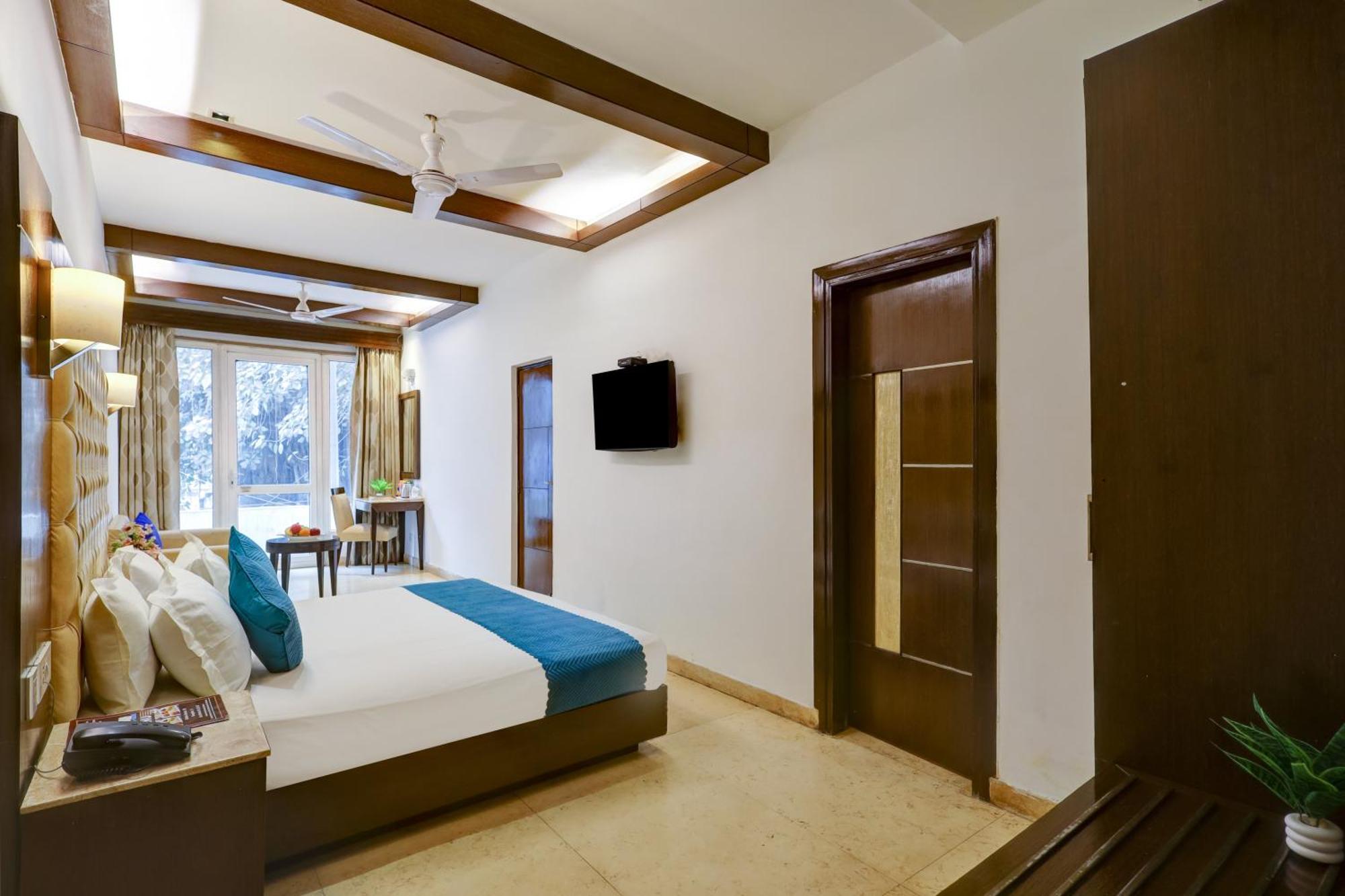 Hotel Metropolis Tourist At Near Ramakrishna Ashram Marg Metro Station New Delhi